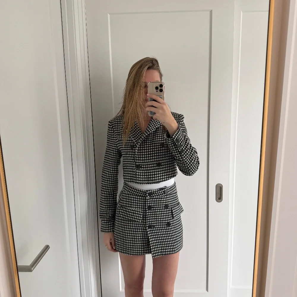 Black White Houndstooth Cropped Blazer & Skirt Set Size S Thick Material - Picture 2 of 16